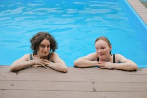 Un camping avec piscine situé en bord de mer dans les Landes, parfait pour alterner baignades en mer et détente à la piscine.